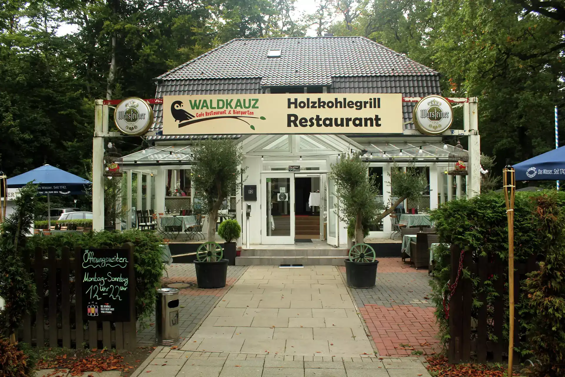 Der Eingang zu unserem Biergarten und Restaurant